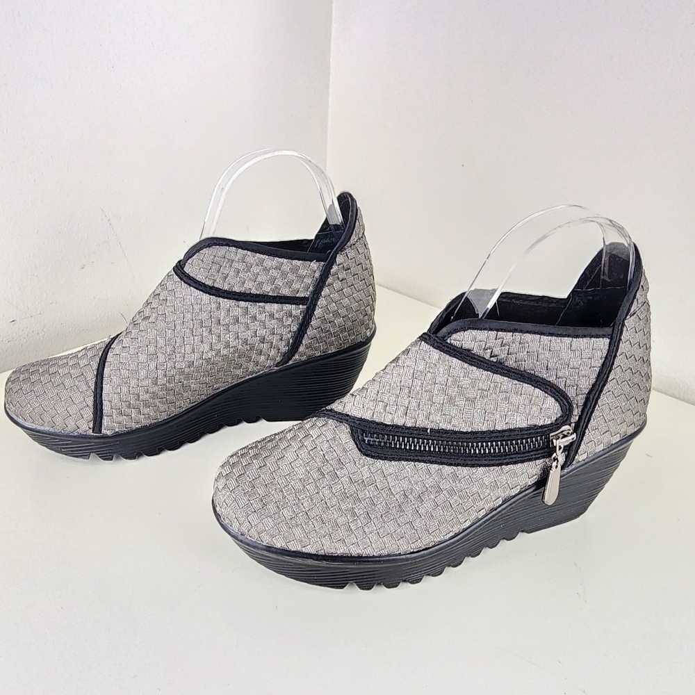 MevBernie Mev Women's Zig Zag Ankle Bootie Gray Size 38 Wedge